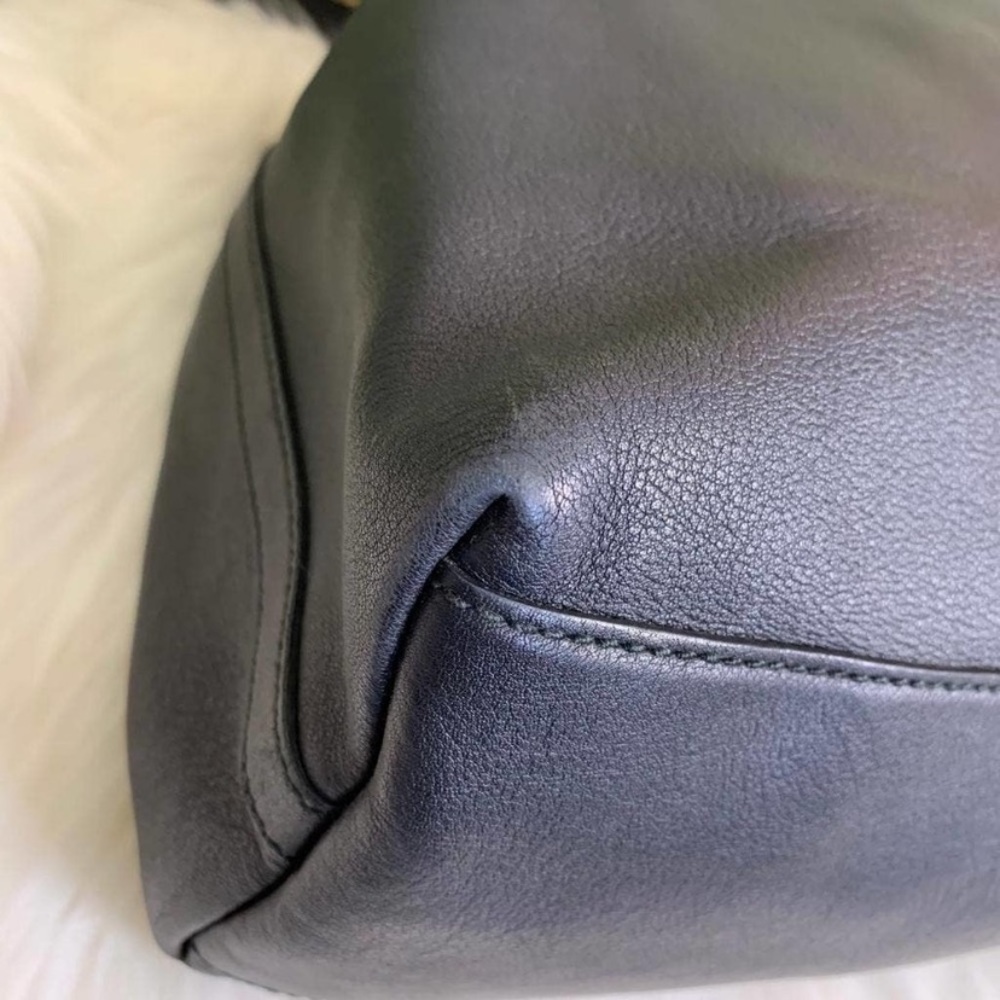 Authentic Gucci black leather shoulder bag - Picture 9 of 15